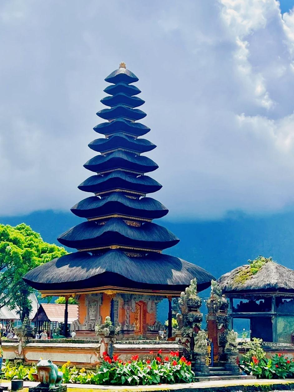 #印度尼西亚# 的城市风情总让我心动不已!千年古刹,标志性建筑,传奇火